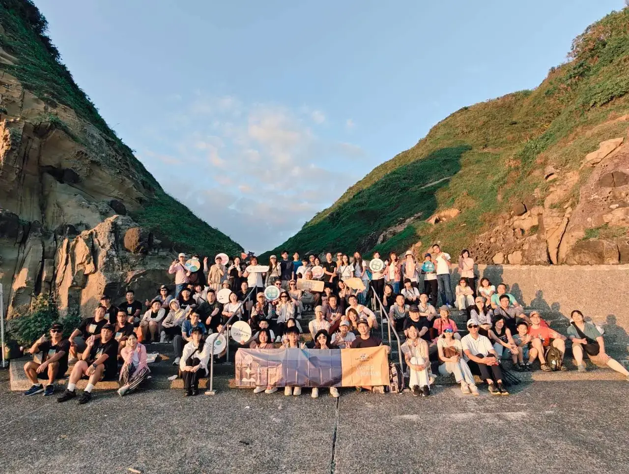 首場日出美學體驗團參與者於和平島合影